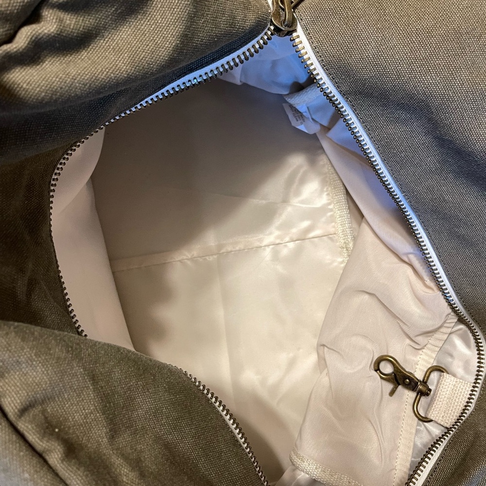 Birdling Olive Green Canvas overnight Bag - Picture 2 of 2